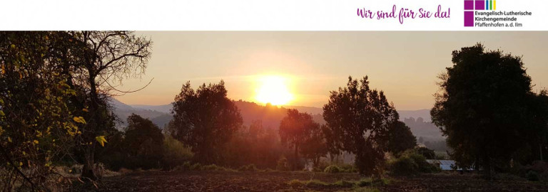 Frohe Ostern - Sonnenaufgang über Magoye in Tansania