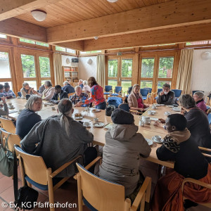 Gäste aus Tansania beim Kirchenkaffee